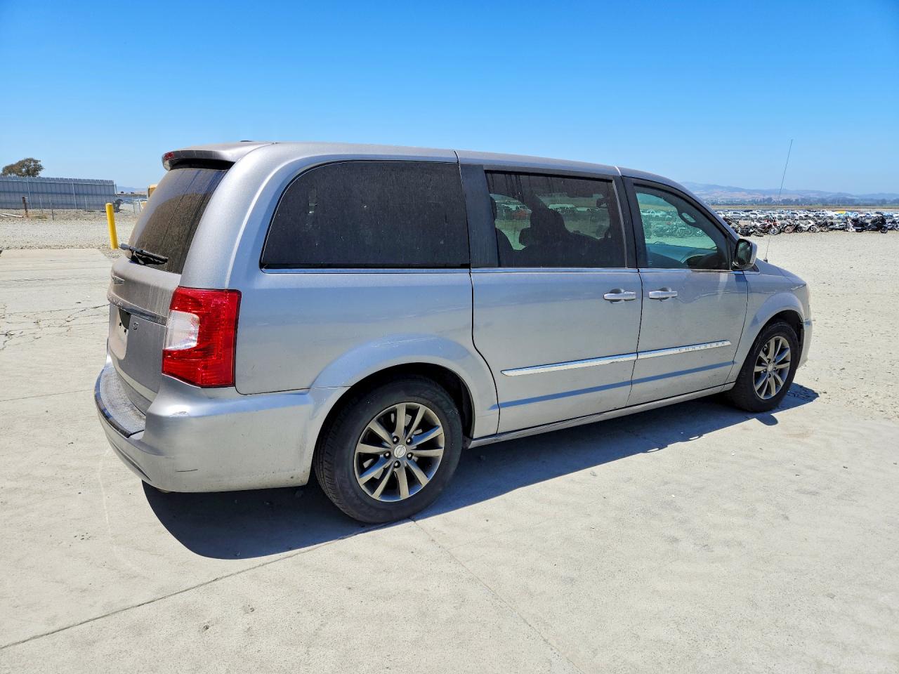 2015 CHRYSLER TOWN & COUNTRY S — снимка 3