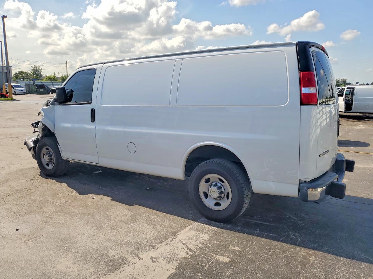 2020 CHEVROLET EXPRESS 2500 — снимка 2
