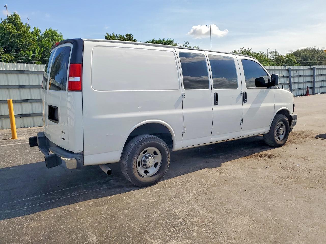 2020 CHEVROLET EXPRESS 2500 — снимка 3