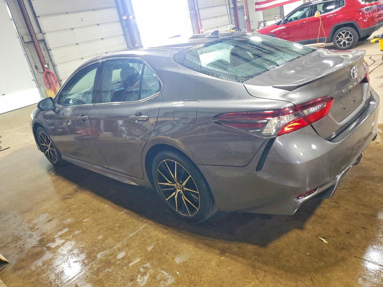2021 TOYOTA CAMRY SE — снимка 2