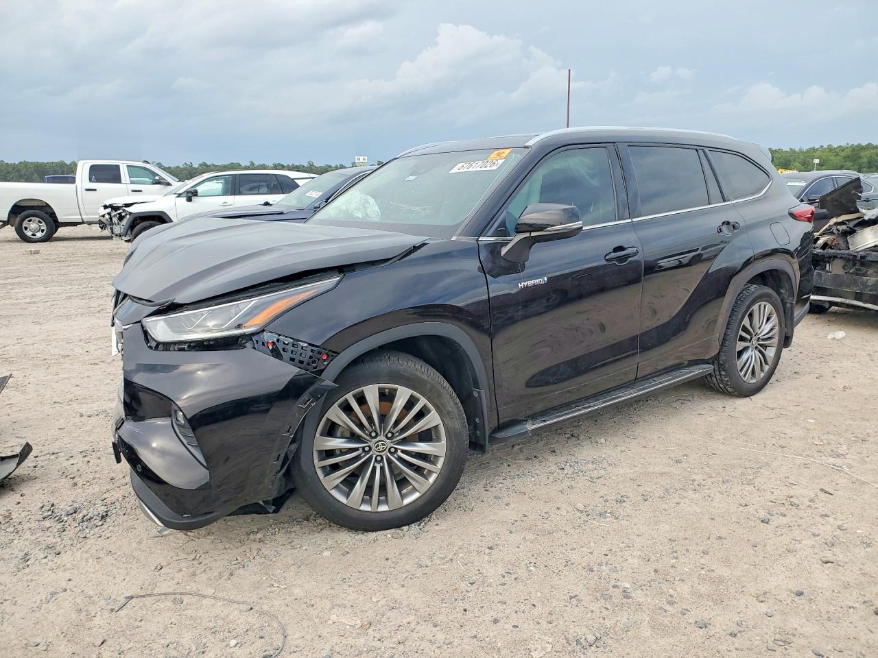 2021 TOYOTA HIGHLANDER HYBRID PLATINUM