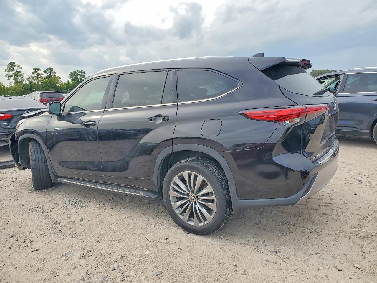 2021 TOYOTA HIGHLANDER HYBRID PLATINUM — снимка 2