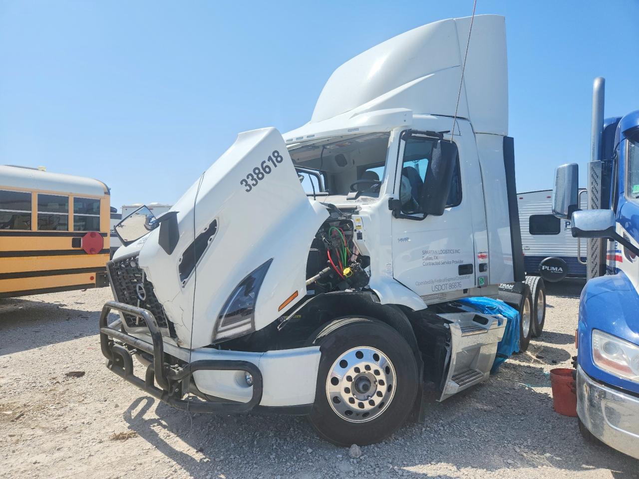 2025 VOLVO VNR