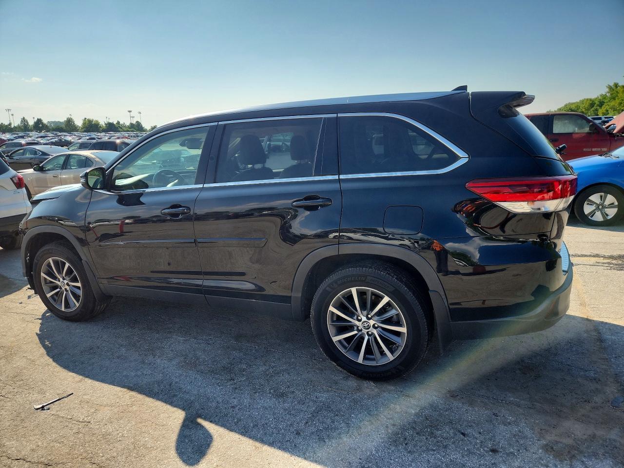 2019 TOYOTA HIGHLANDER XLE — снимка 2