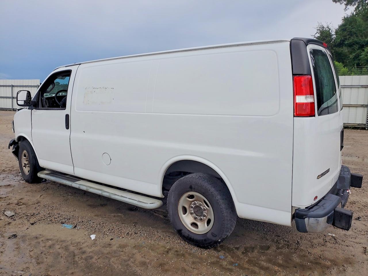 2021 CHEVROLET EXPRESS G2500 — снимка 2