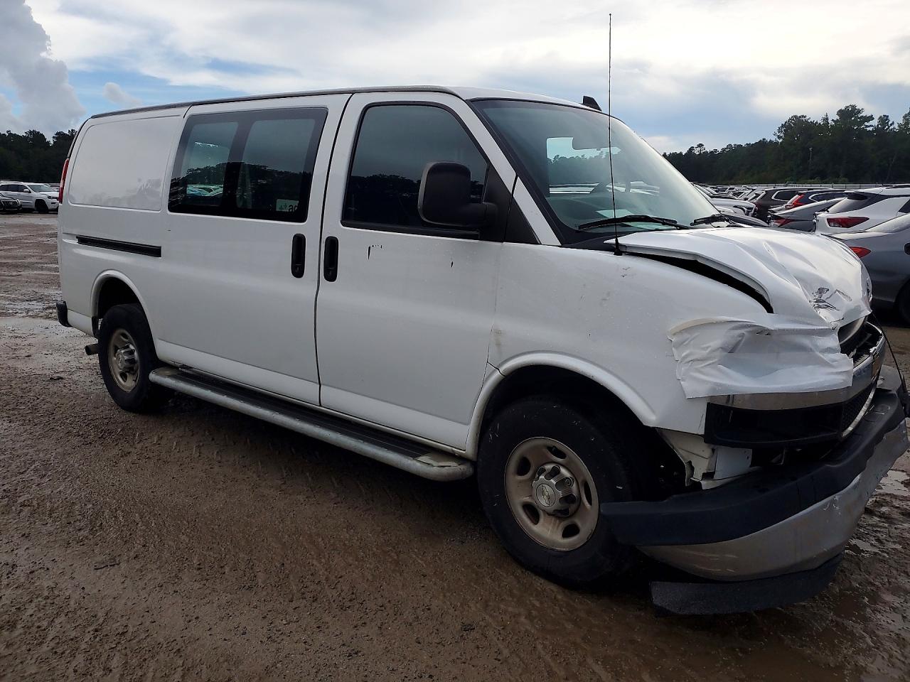 2021 CHEVROLET EXPRESS G2500 — снимка 4