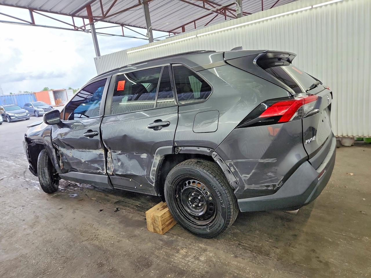 2020 TOYOTA RAV4 LE — снимка 2