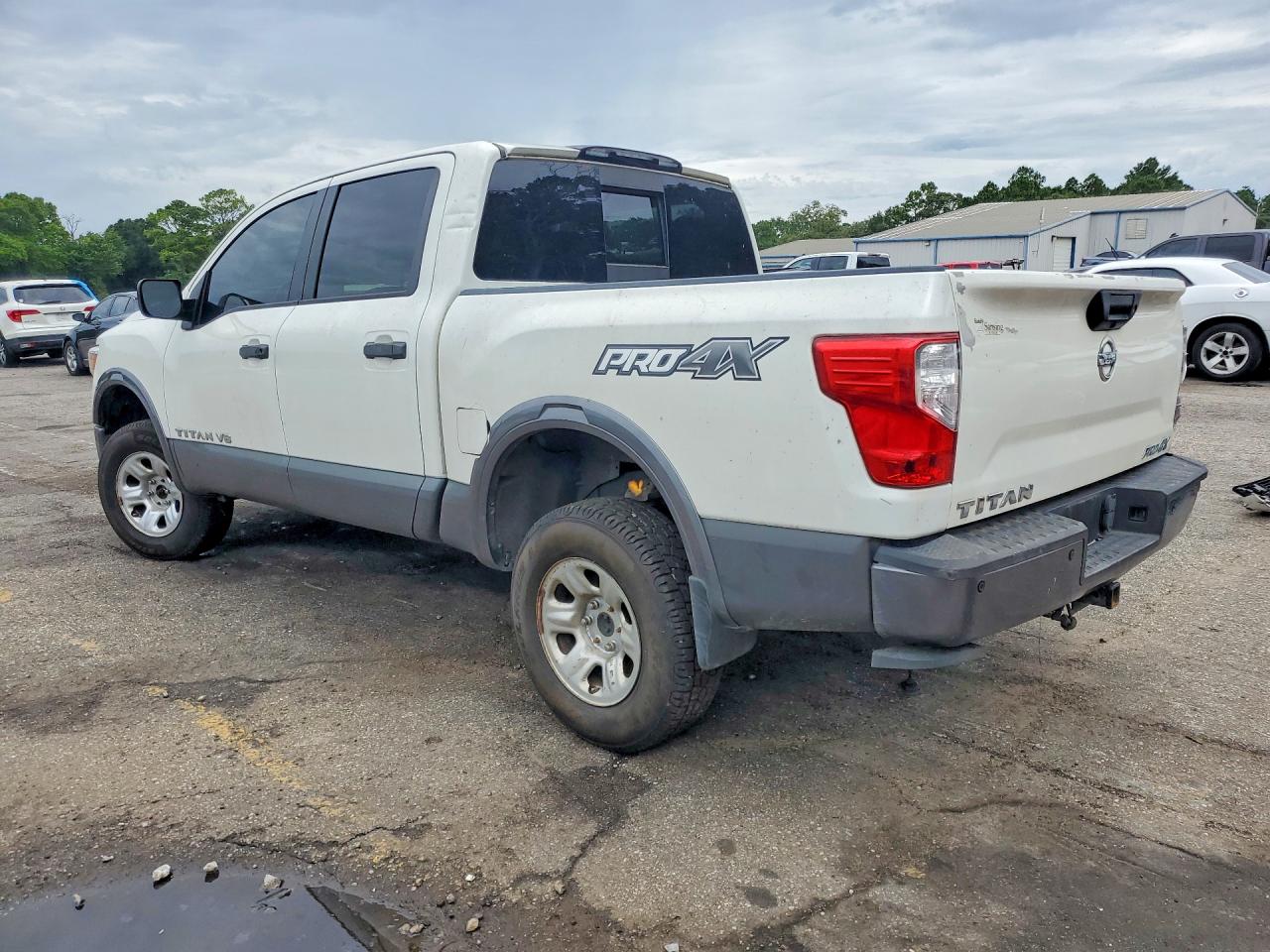 2018 NISSAN TITAN PRO-4X — снимка 2