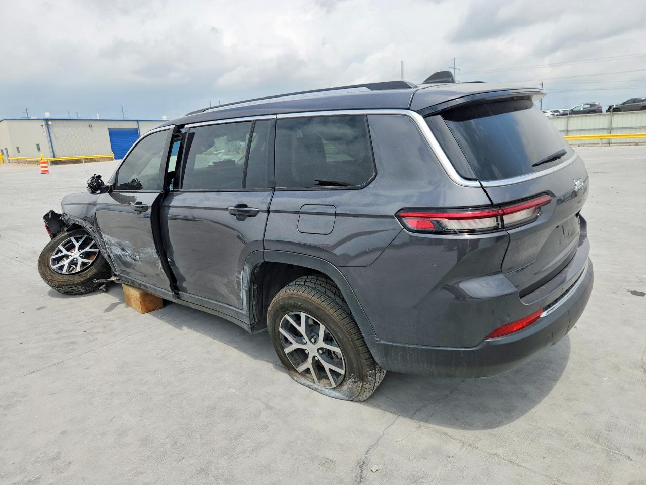 2023 JEEP GRAND CHEROKEE L LIMITED — снимка 2