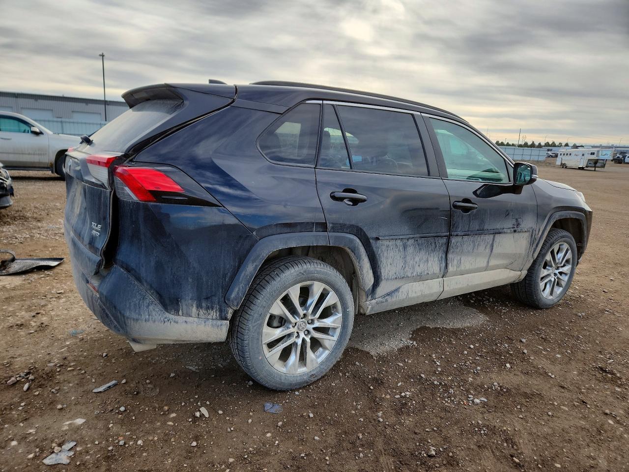 2021 TOYOTA RAV4 XLE PREMIUM — снимка 3