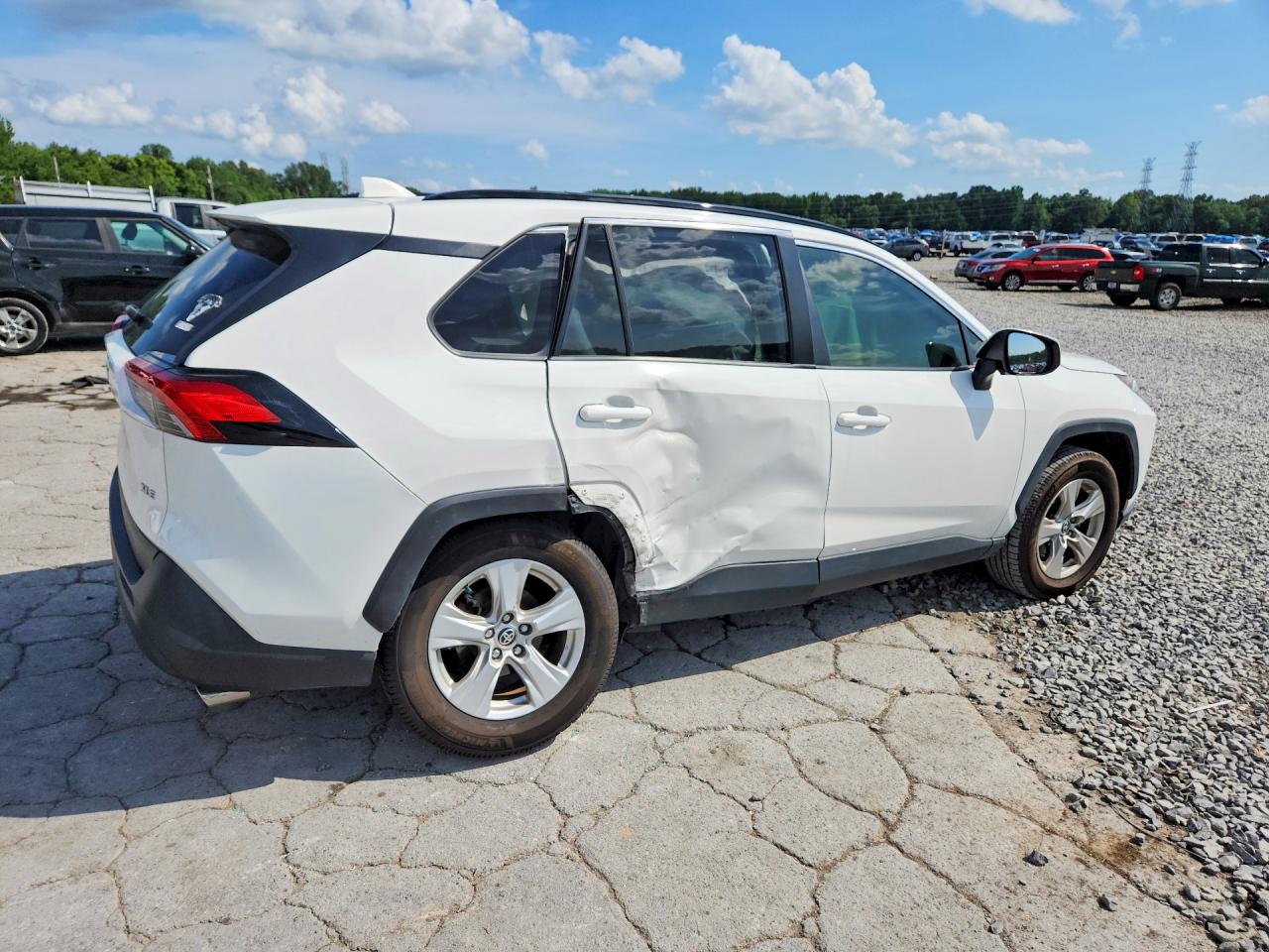 2020 TOYOTA RAV4 XLE — снимка 3