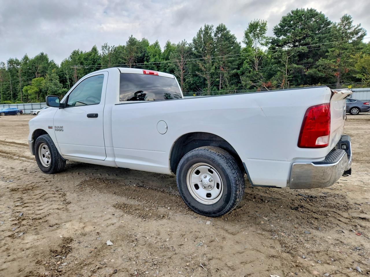 2016 RAM 1500 ST — снимка 2