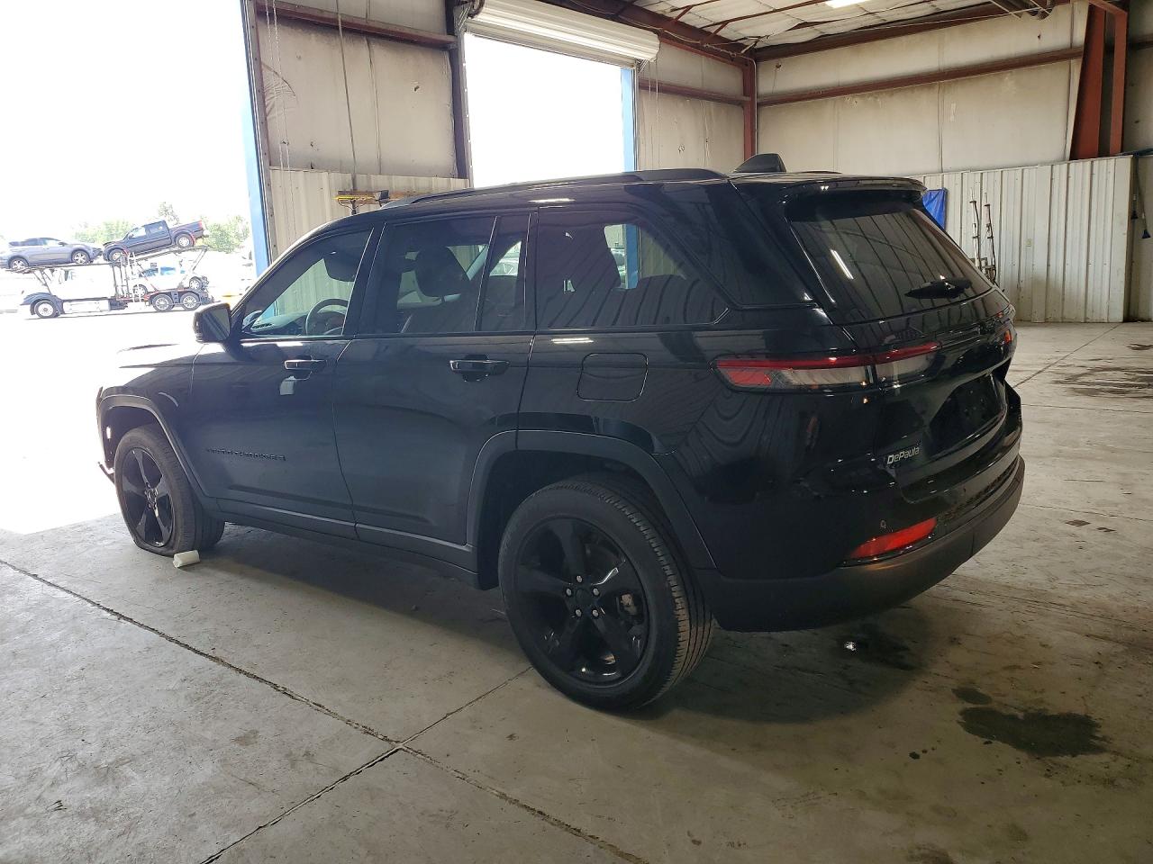 2023 JEEP GRAND CHEROKEE LAREDO — снимка 2