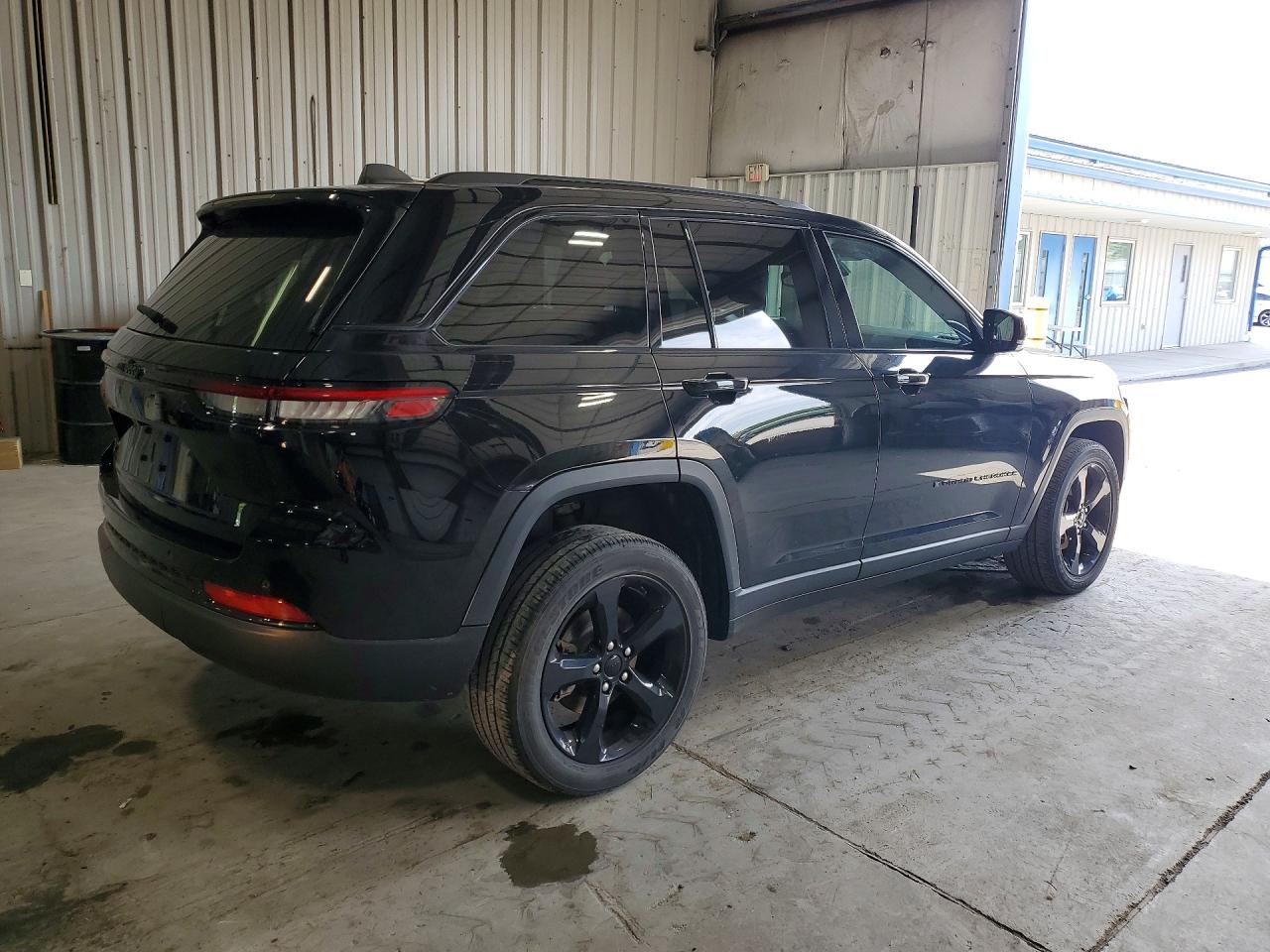 2023 JEEP GRAND CHEROKEE LAREDO — снимка 3