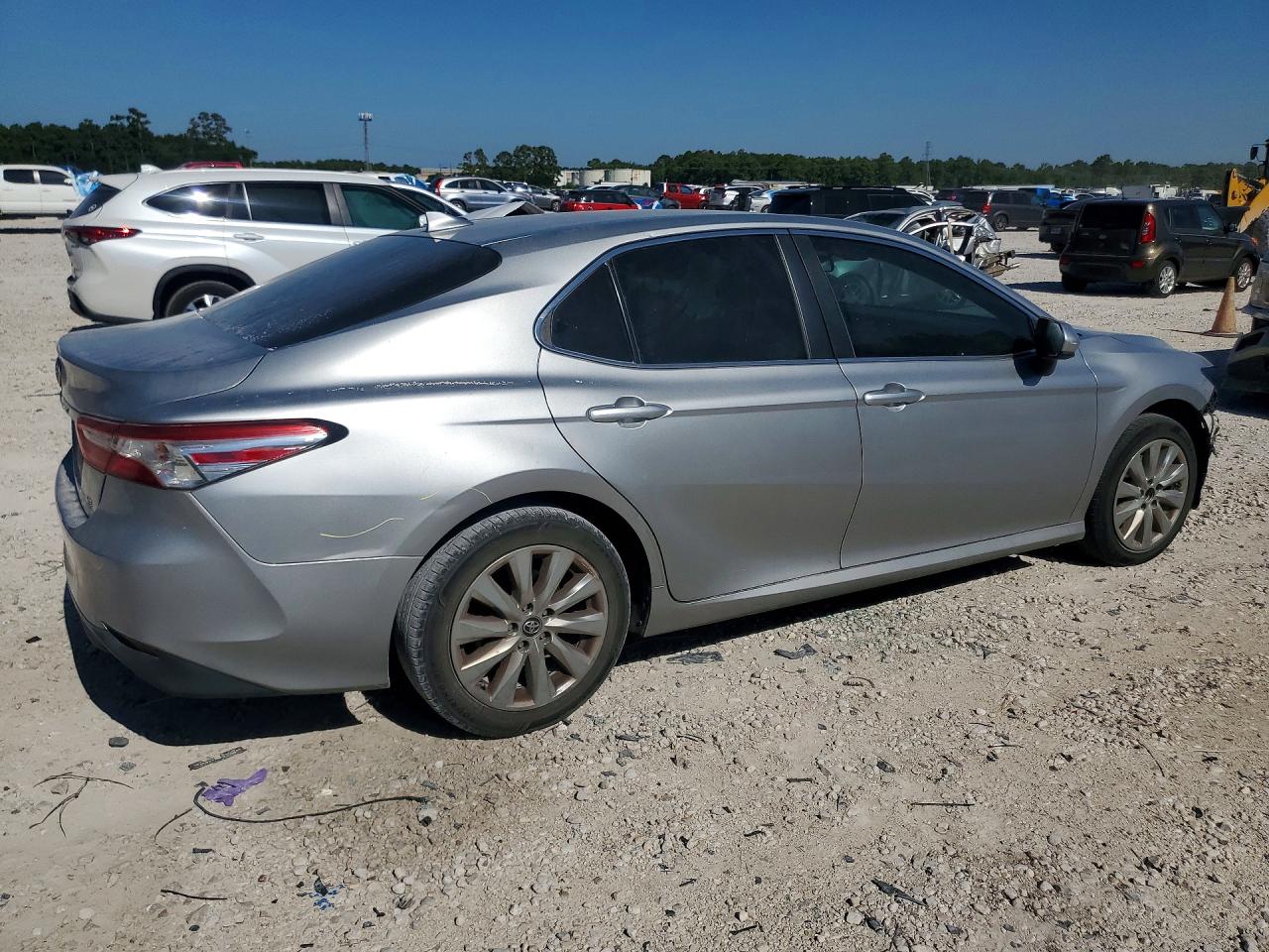 2019 TOYOTA CAMRY LE — снимка 3