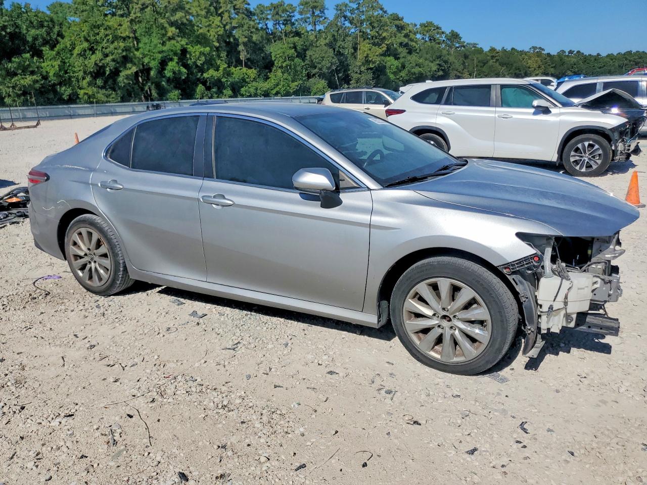 2019 TOYOTA CAMRY LE — снимка 4
