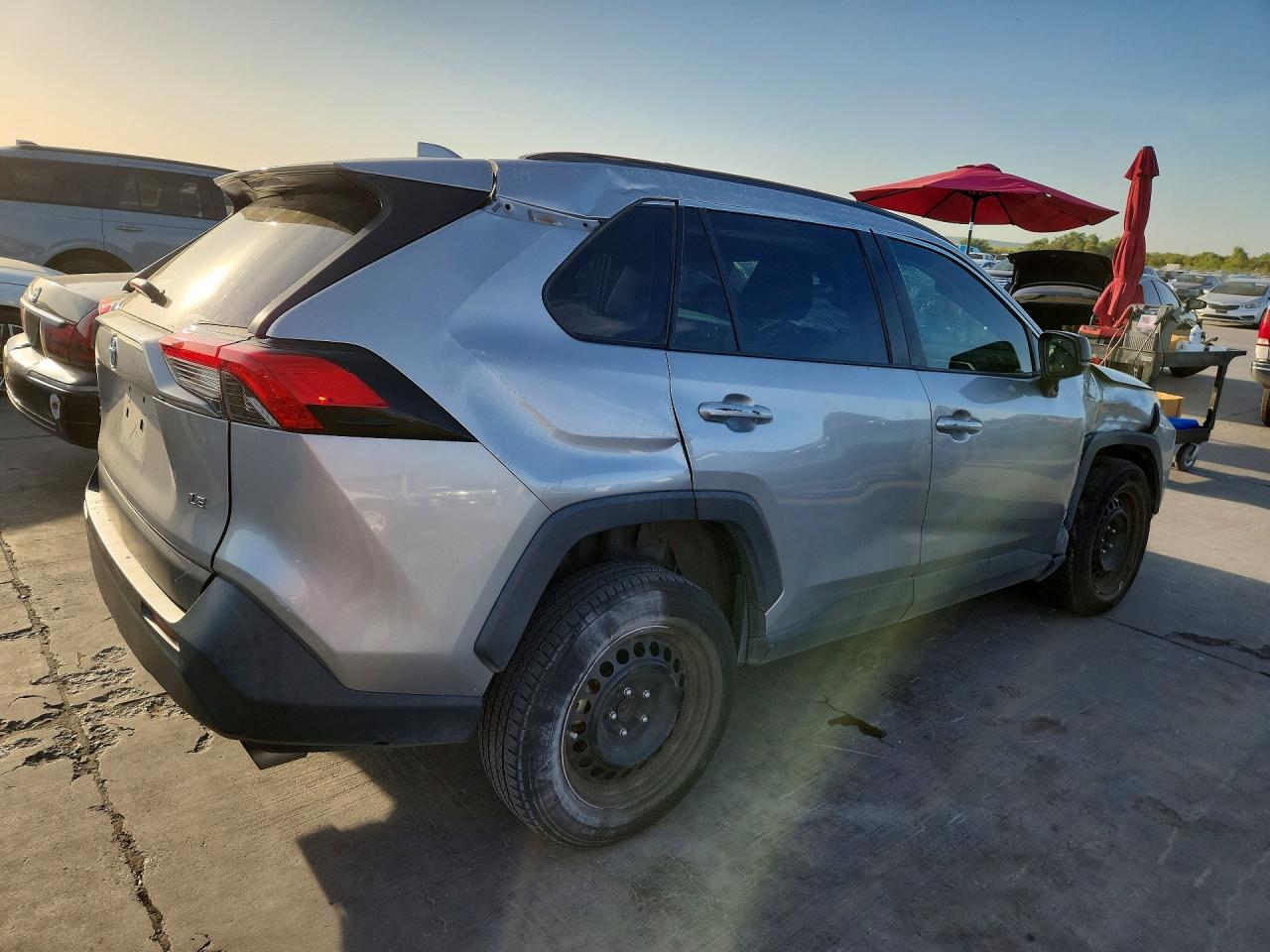 2020 TOYOTA RAV4 LE — снимка 4