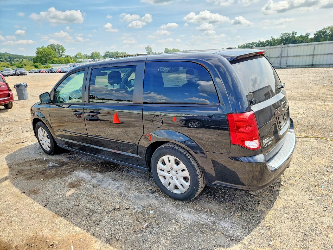 2015 DODGE GRAND CARAVAN SE — снимка 2