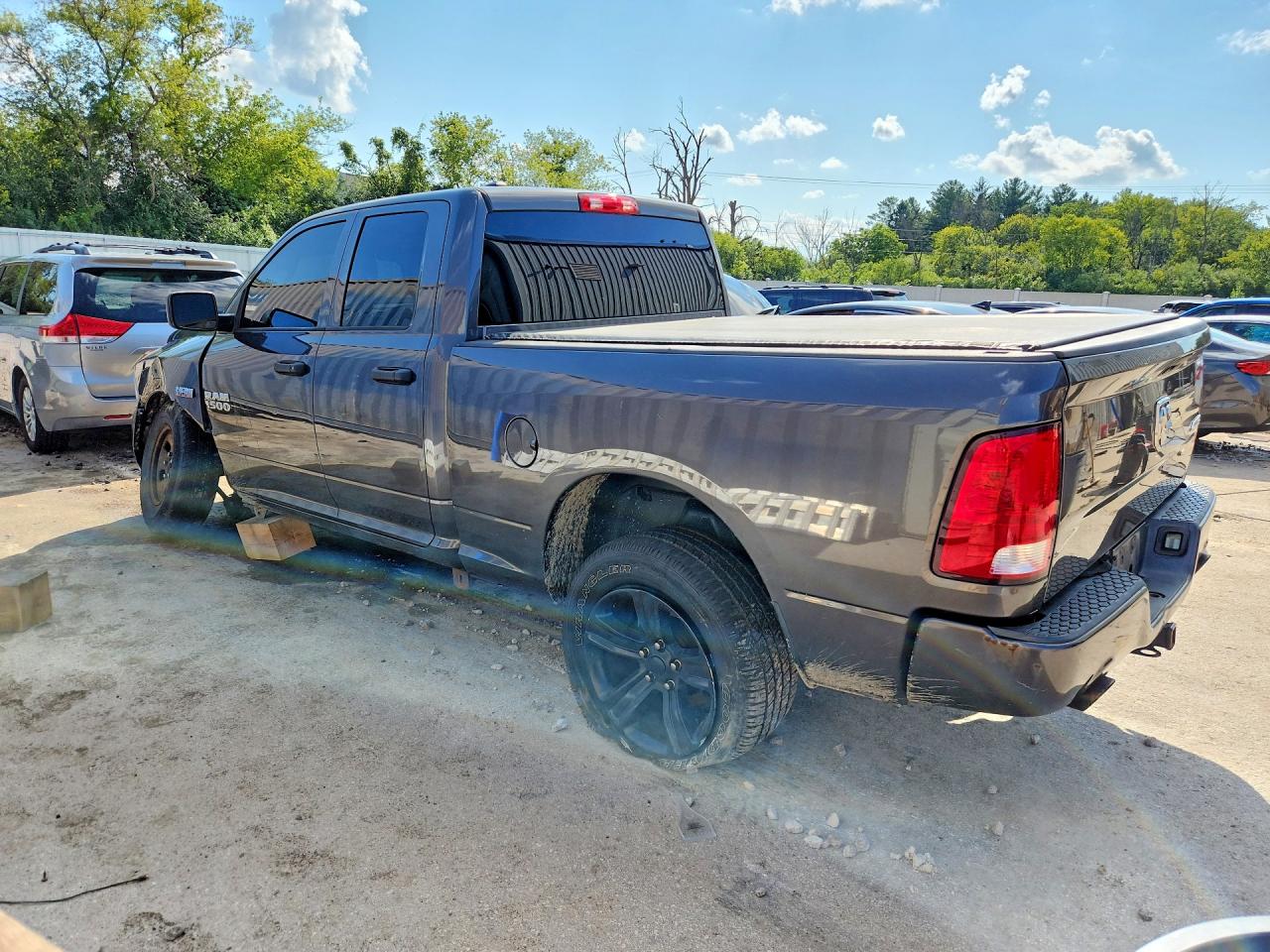 2016 RAM 1500 ST — снимка 2