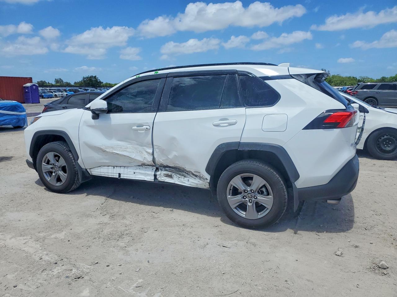 2024 TOYOTA RAV4 HYBRID XLE — снимка 2
