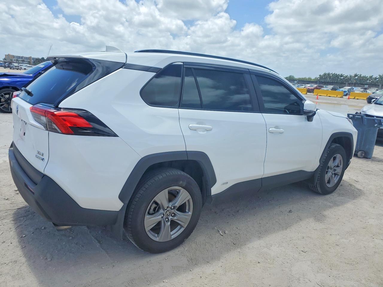 2024 TOYOTA RAV4 HYBRID XLE — снимка 3