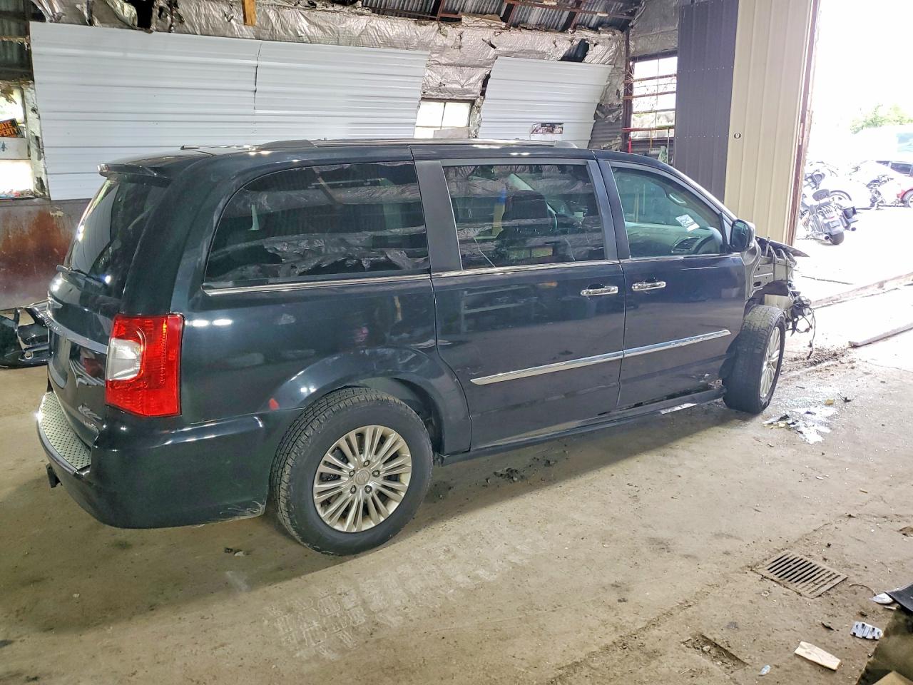2016 CHRYSLER TOWN & COUNTRY LIMITED — снимка 3
