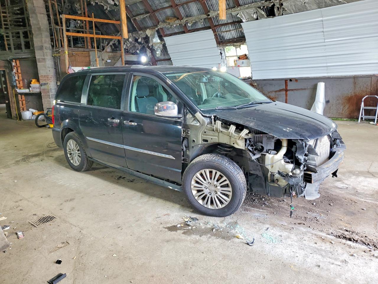 2016 CHRYSLER TOWN & COUNTRY LIMITED — снимка 4