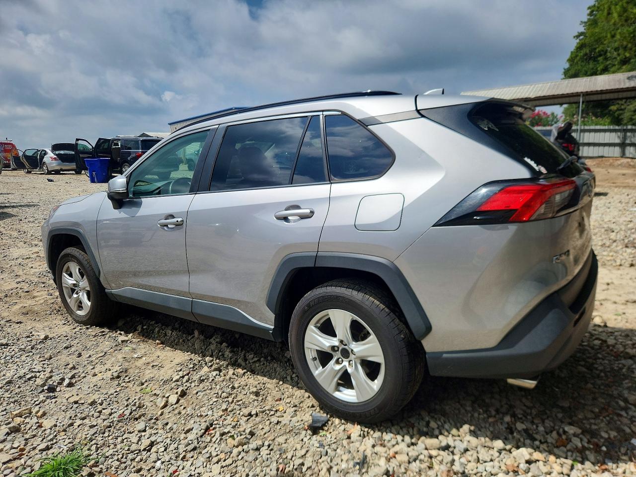 2020 TOYOTA RAV4 XLE — снимка 2
