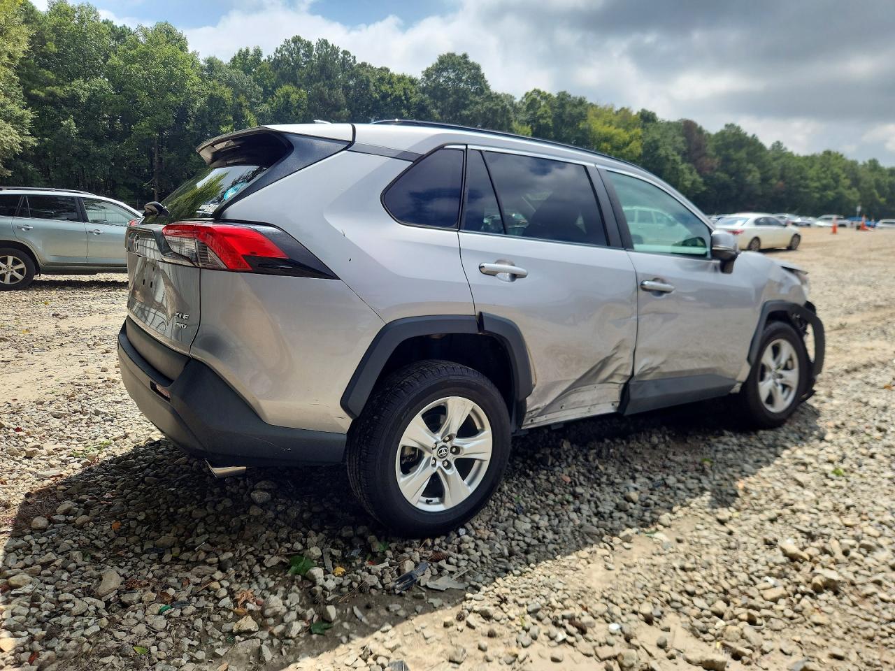 2020 TOYOTA RAV4 XLE — снимка 3