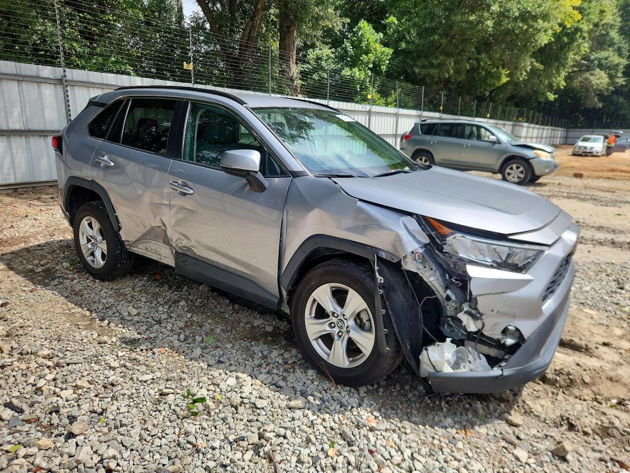 2020 TOYOTA RAV4 XLE — снимка 4
