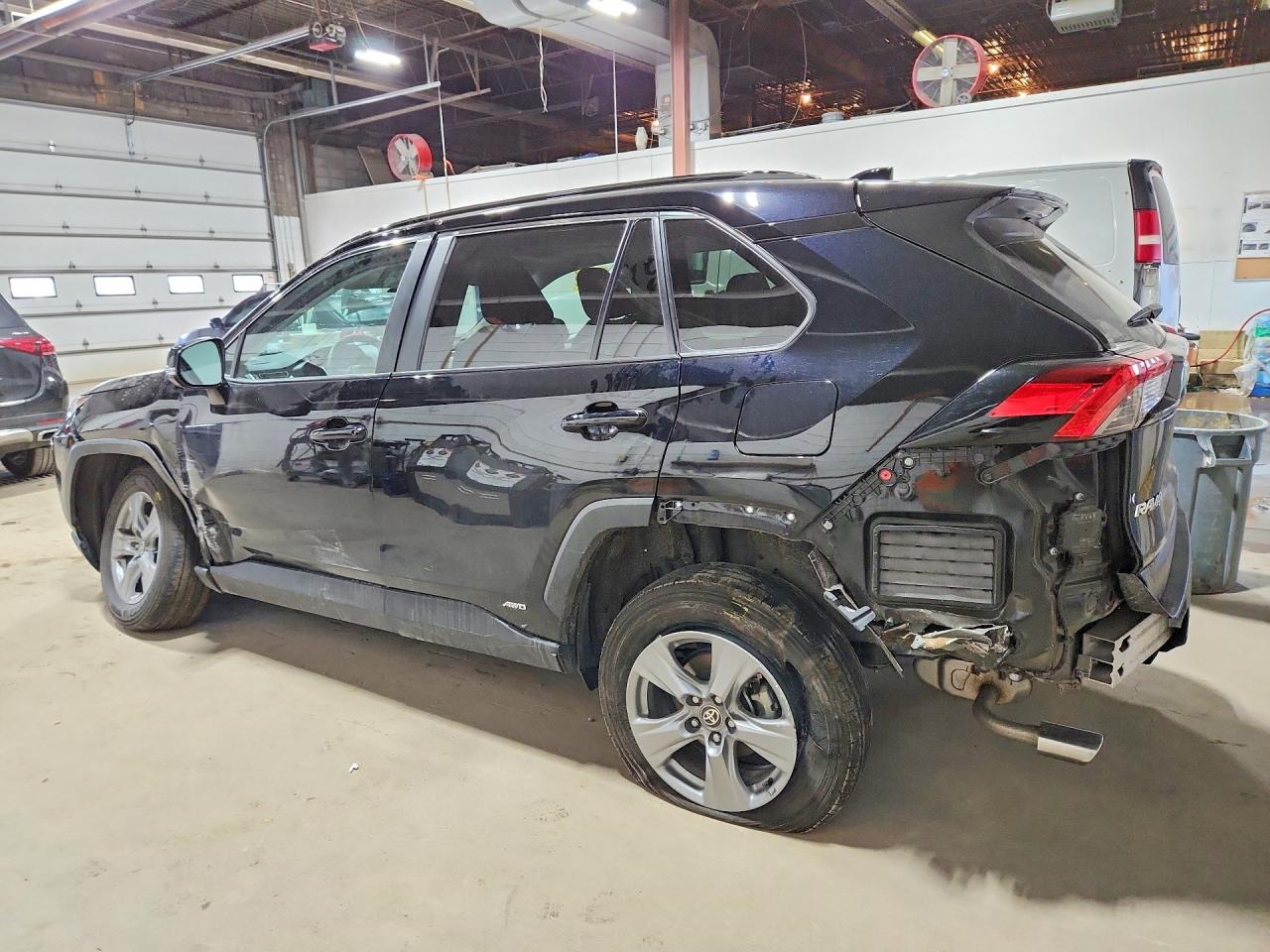 2025 TOYOTA RAV4 HYBRID XLE — снимка 2