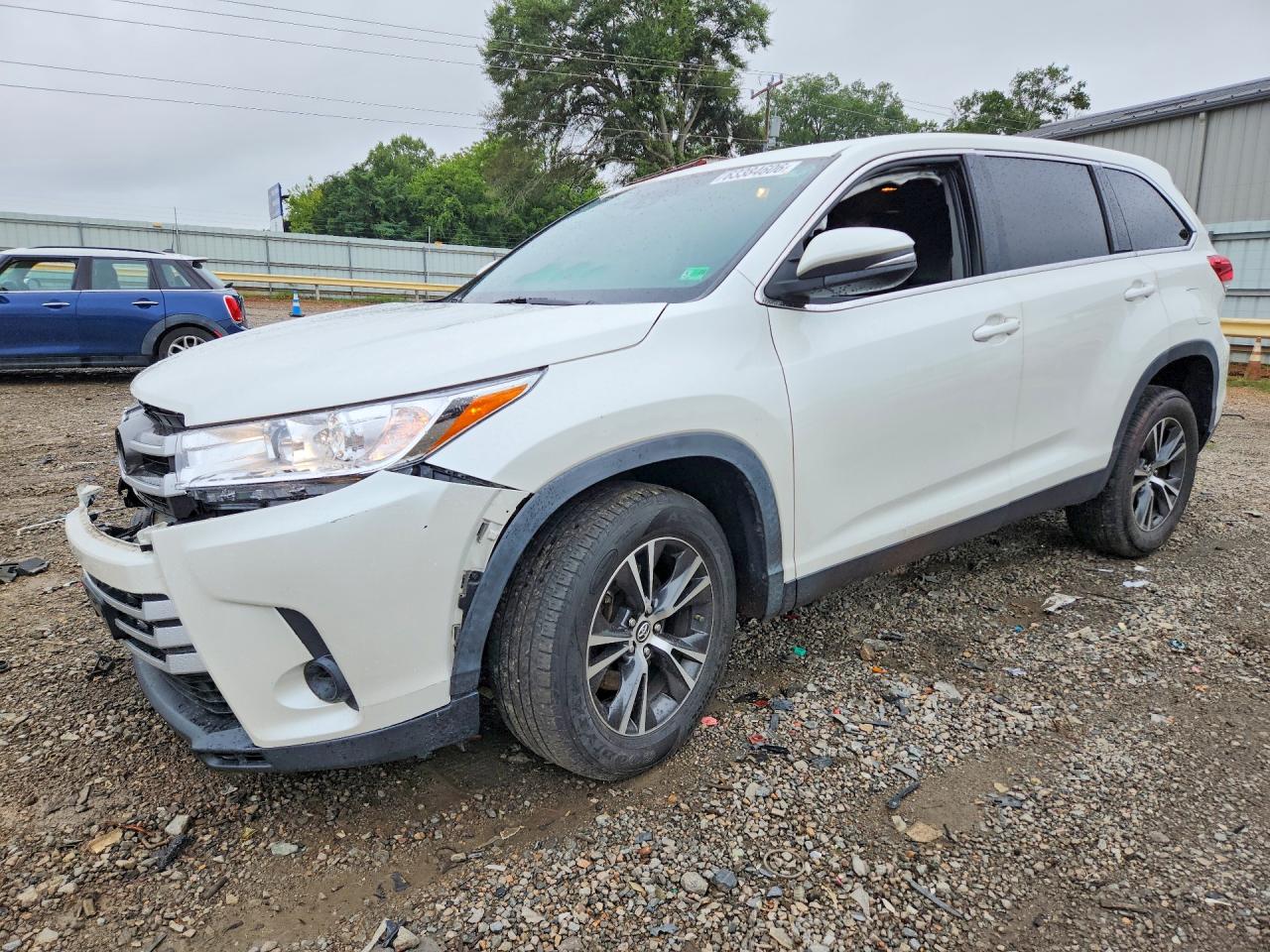 2019 TOYOTA HIGHLANDER LE