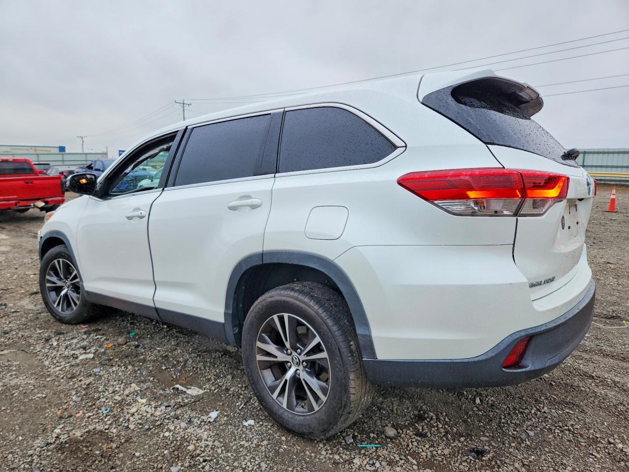 2019 TOYOTA HIGHLANDER LE — снимка 2