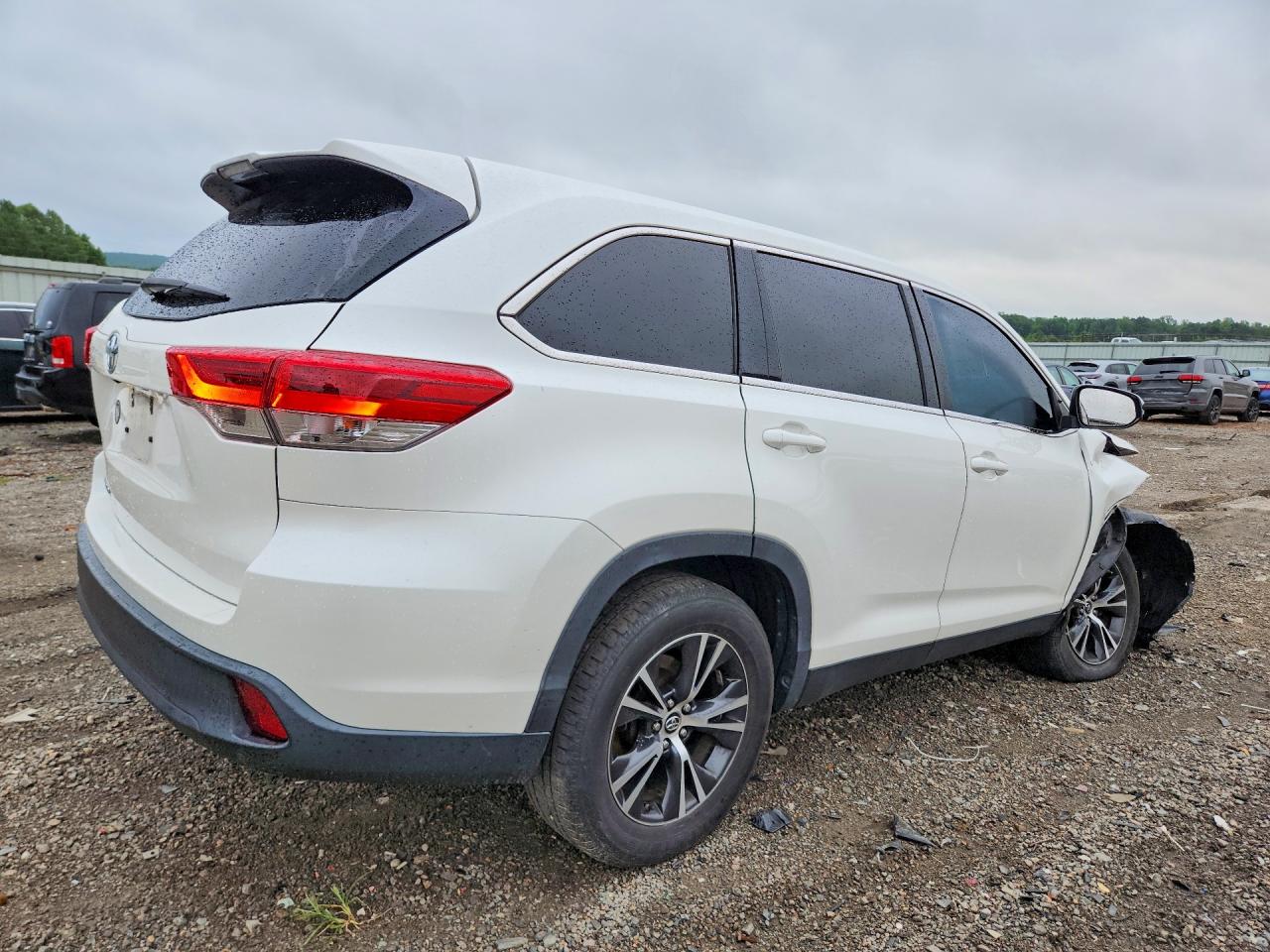2019 TOYOTA HIGHLANDER LE — снимка 3