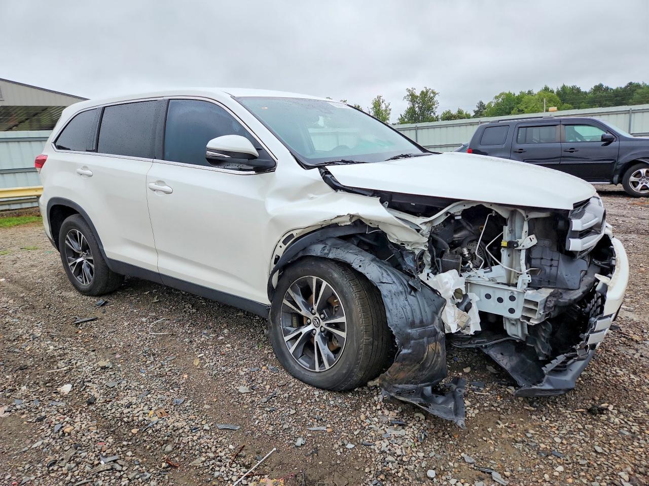 2019 TOYOTA HIGHLANDER LE — снимка 4