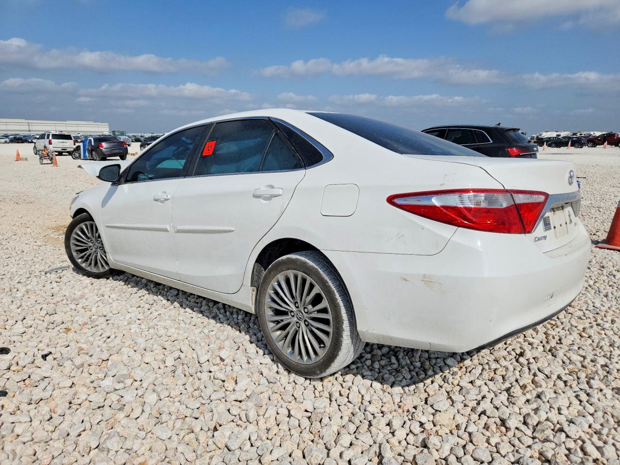 2015 TOYOTA CAMRY LE — снимка 2