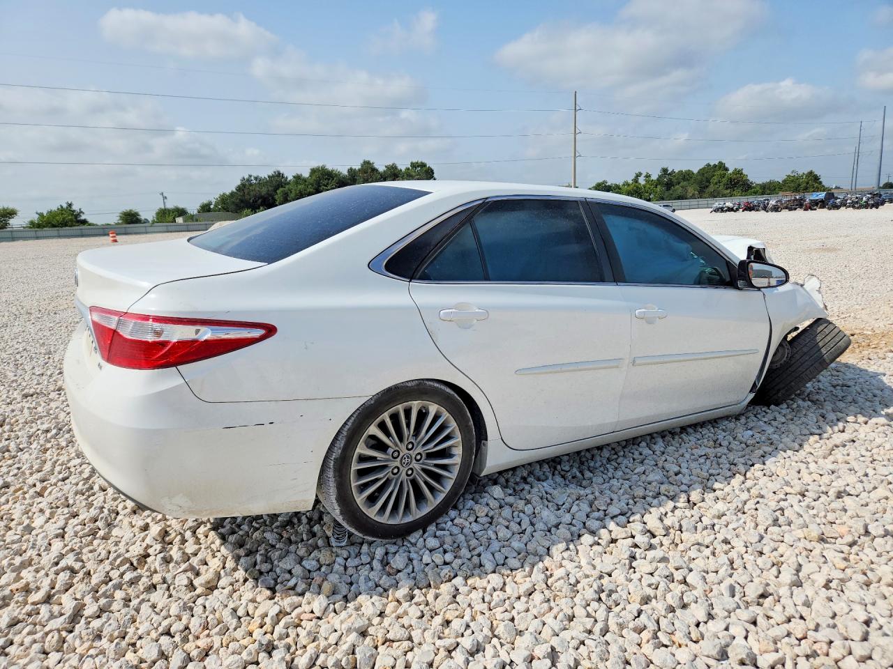 2015 TOYOTA CAMRY LE — снимка 3