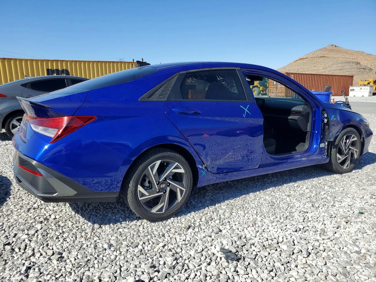 2025 HYUNDAI ELANTRA SEL SPORT — снимка 3