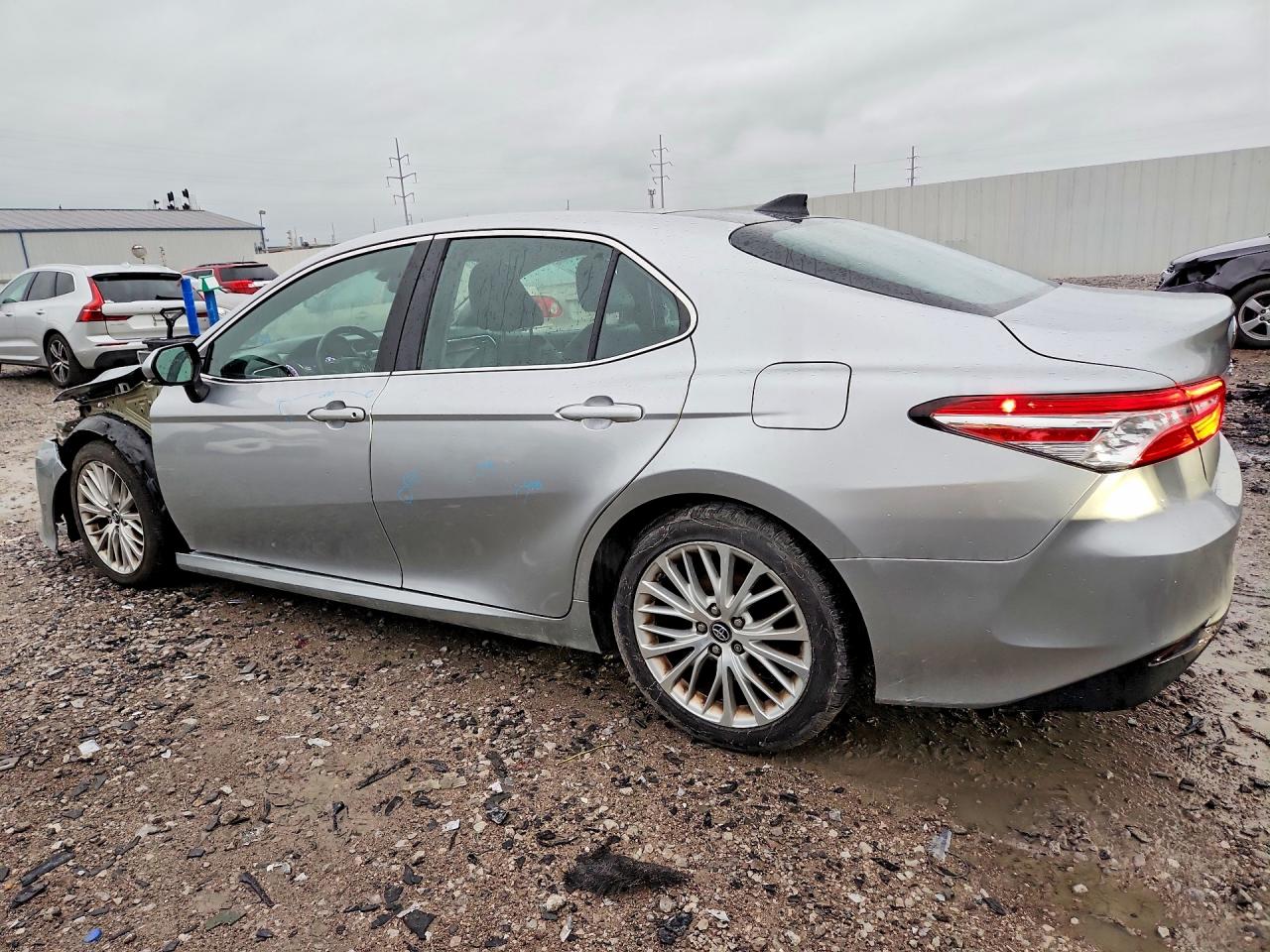 2018 TOYOTA CAMRY XLE — снимка 2
