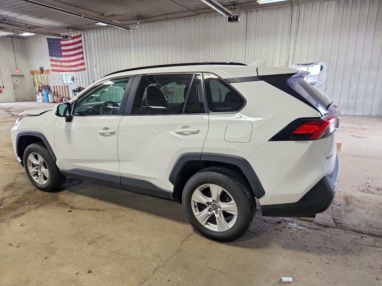 2021 TOYOTA RAV4 XLE — снимка 2