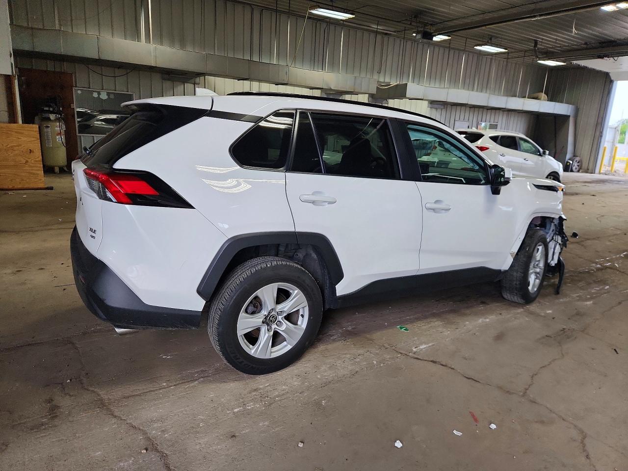 2021 TOYOTA RAV4 XLE — снимка 3