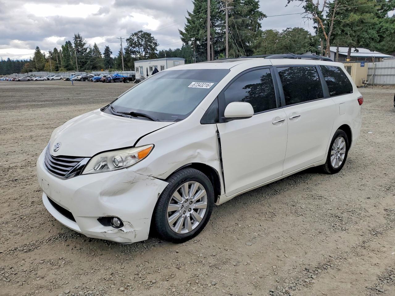 2017 TOYOTA SIENNA XLE 7-PASSENGER