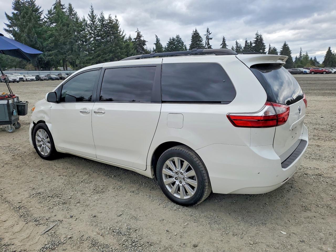 2017 TOYOTA SIENNA XLE 7-PASSENGER — снимка 2