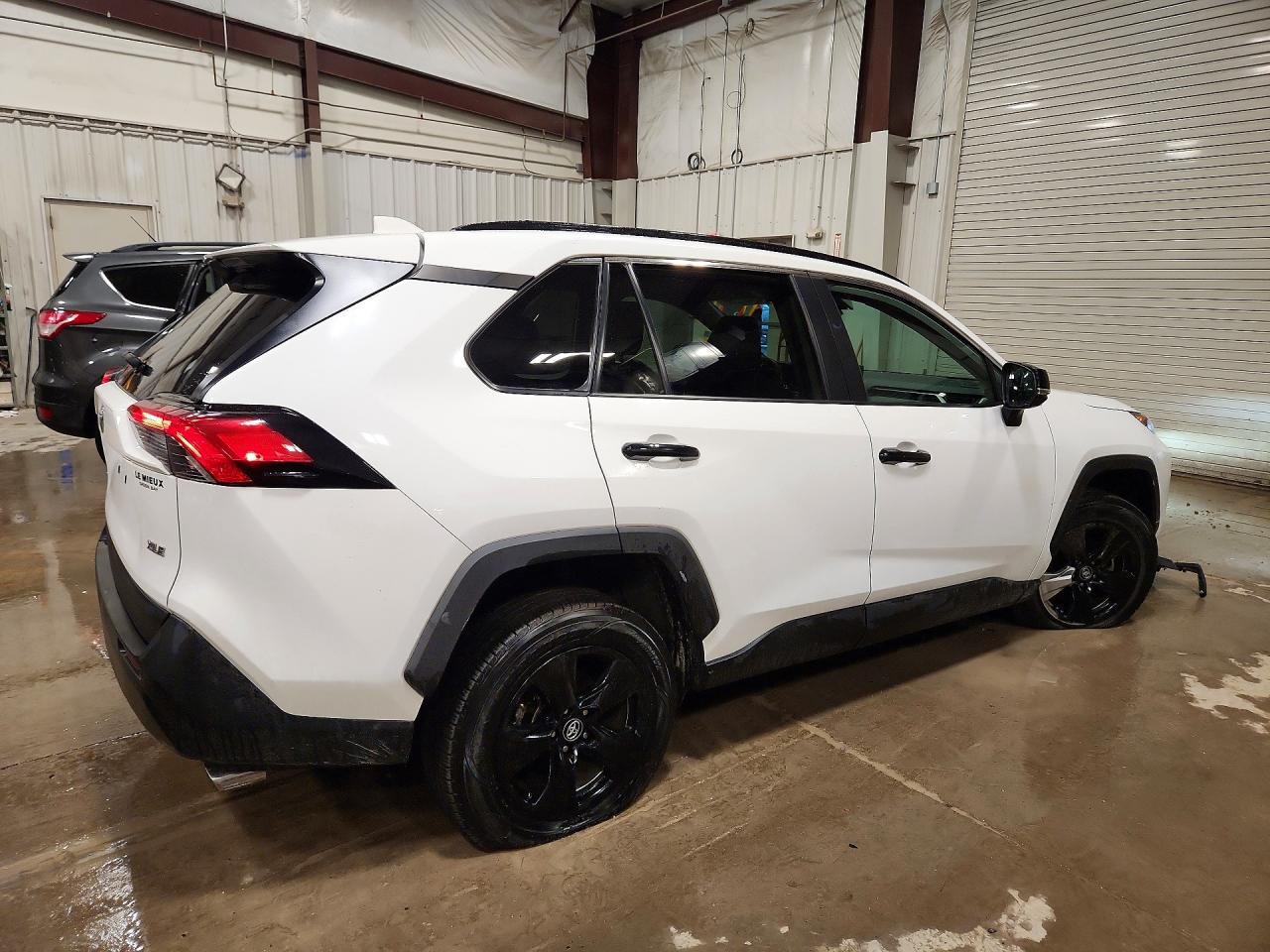 2020 TOYOTA RAV4 XLE — снимка 3