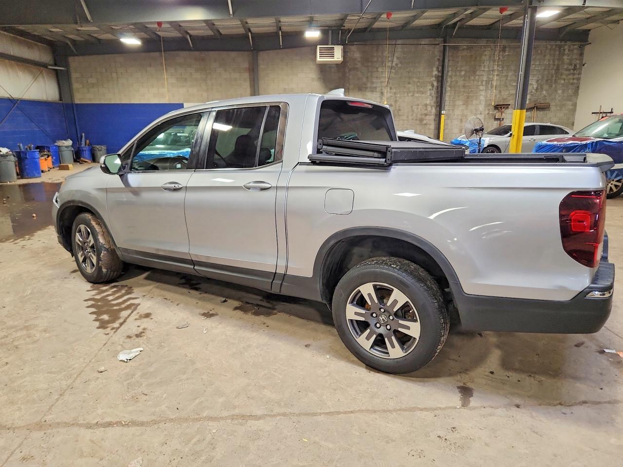 2017 HONDA RIDGELINE RTL — снимка 2