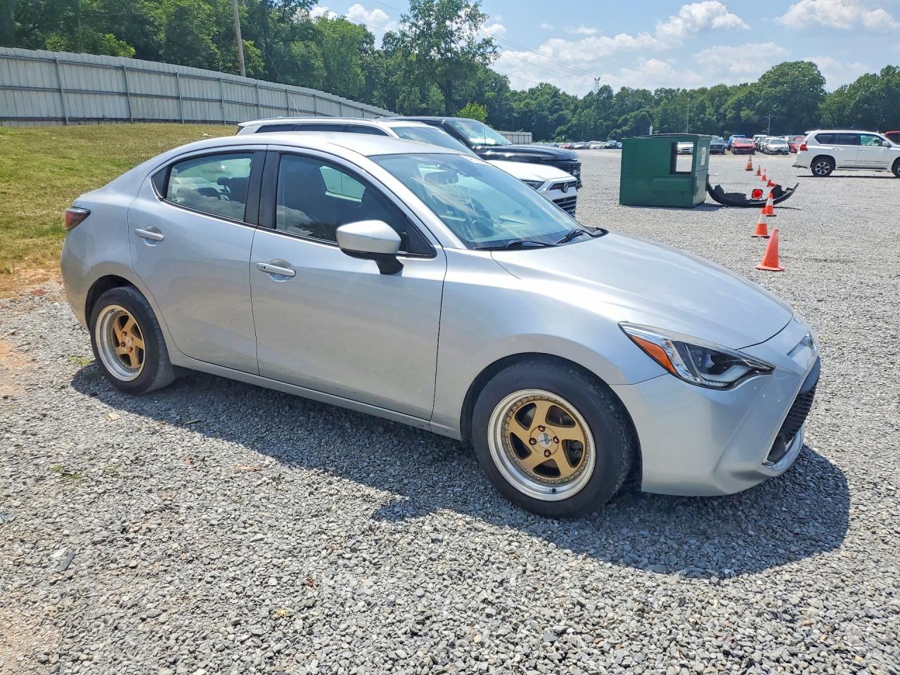 2019 TOYOTA YARIS XLE — снимка 4
