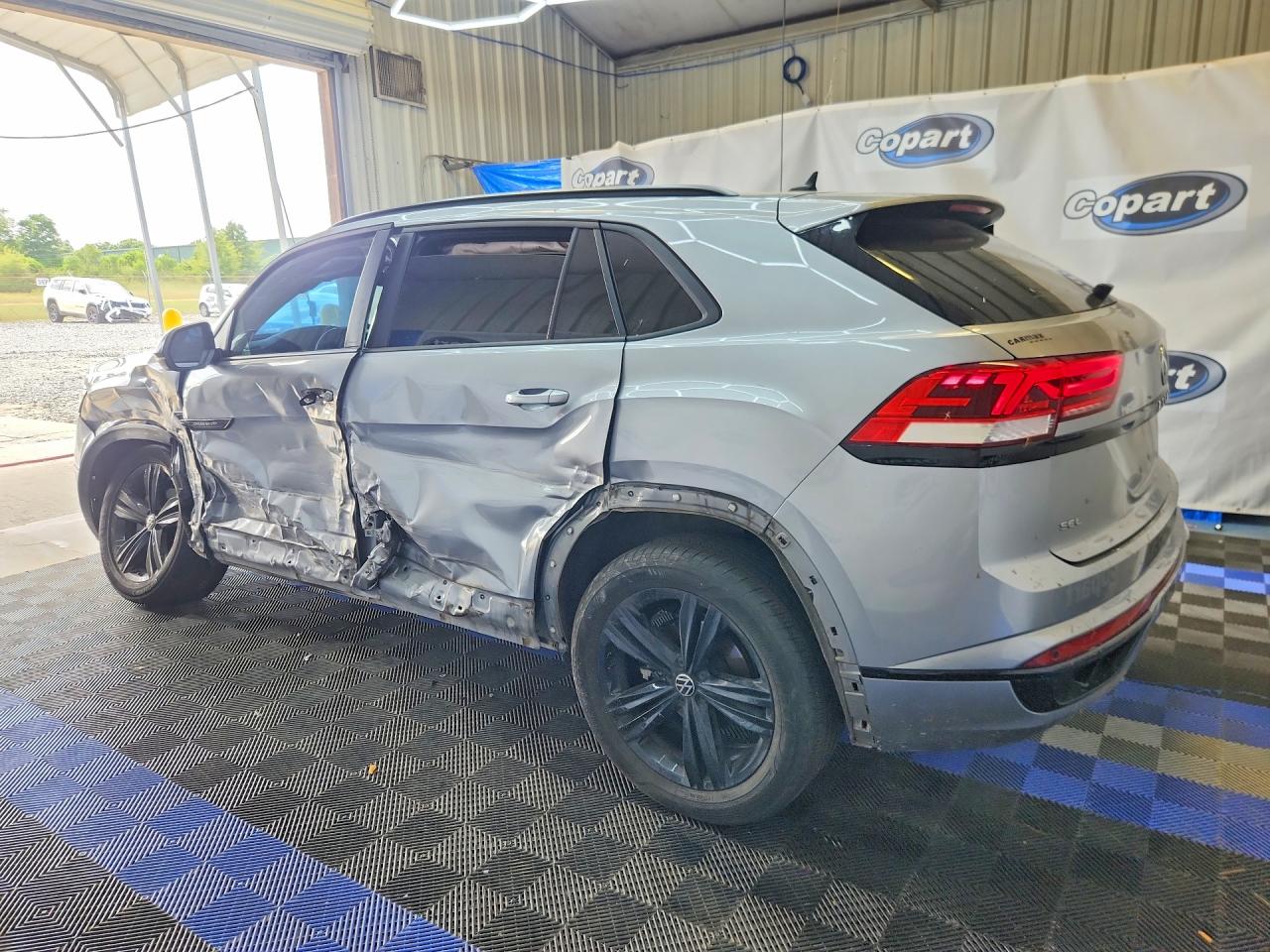 2023 VOLKSWAGEN ATLAS CROSS SPORT SEL R-LINE — снимка 2