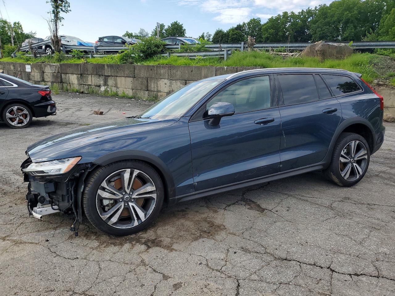 2025 VOLVO V60 CROSS COUNTRY PLUS