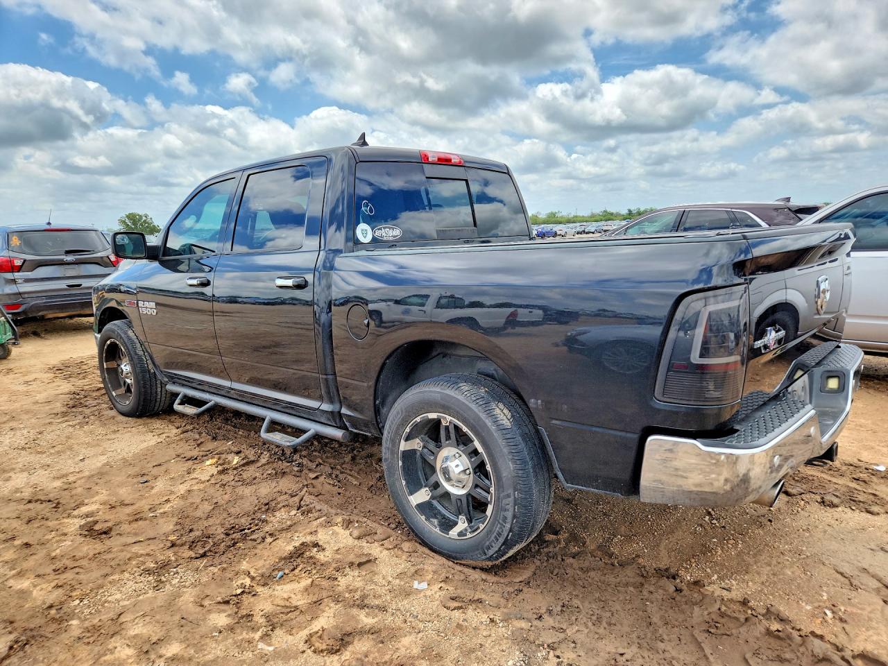 2017 RAM 1500 SLT — снимка 2