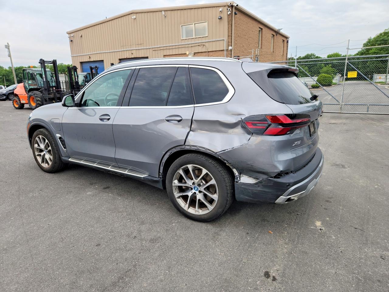 2025 BMW X5 XDRIVE50E — снимка 2